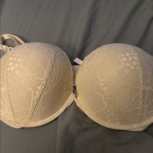 Victoria's Secret Lace Bra in Cream